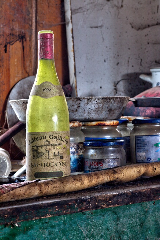 HDR urbex Lost in the Woods lada 1300 opel kadett trash fitou oldtimer youngtimer bus morgon tractor olielamp vuldop Airco generator belgie